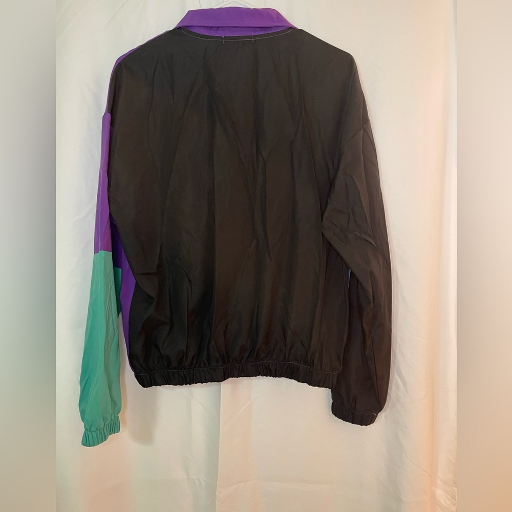 Fun retro jacket. - Picture 3 of 3